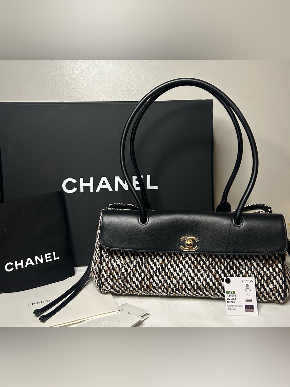 CHANEL 26S "Urban Essential" East West Small Shopping Tote Tweed/Leather Black